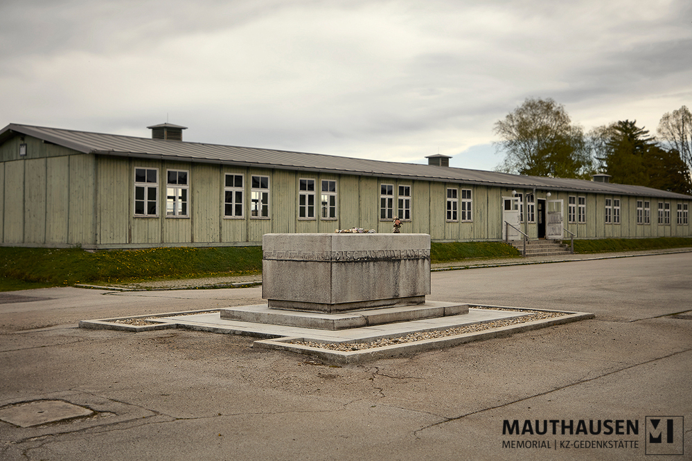 4.13.1.0008_Sarkophaq.jpg; 4.13.1.0008; KZ-Gedenkstätte Mauthausen: Denkmal der Republik Österreich auf dem ehemaligen Appellplatz des KZ Mauthausen; digitale Fotografie