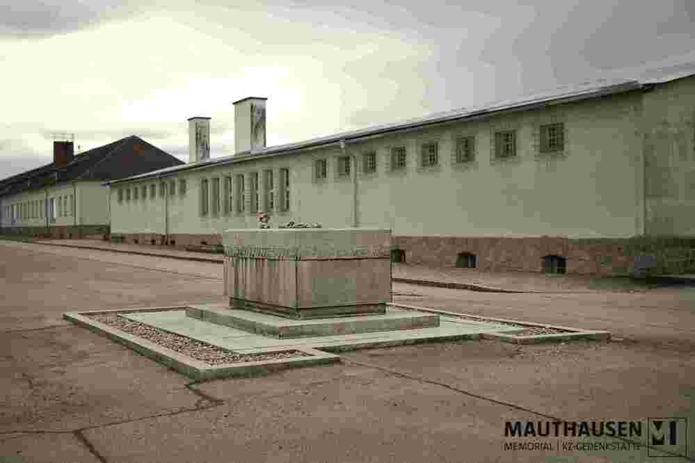 4.13.1.0010.jpg; 4.13.1.0010; KZ-Gedenkstätte Mauthausen: Denkmal der Republik Österreich auf dem ehemaligen Appellplatz des KZ Mauthausen; digitale Fotografie