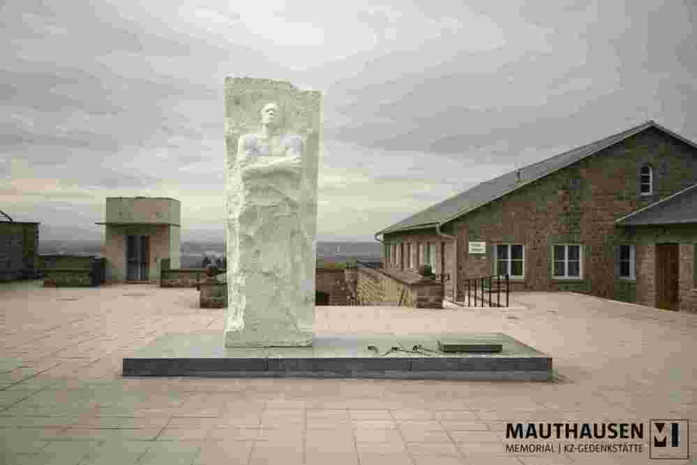 4.13.1.0021.jpg; 4.13.1.0021; KZ-Gedenkstätte Mauthausen: Denkmal der UdSSR für Dimitrij Karbyschew; digitale Fotografie