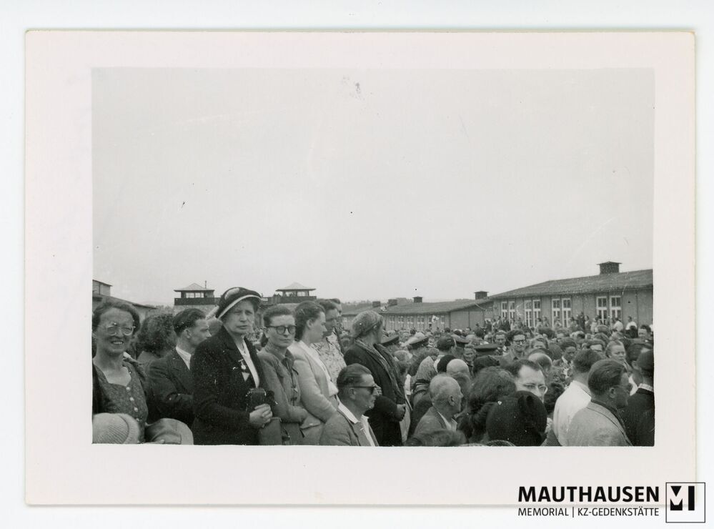 4.16.0014.jpg; 4.16.0014; KZ Gedenkstätte Mauthausen: Internationale Befreiungsfeier auf dem ehemaligen Appellplatz;