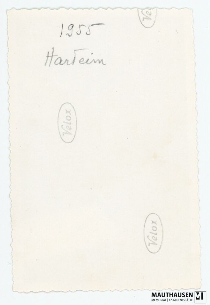 4.16.0047_RS.jpg; 4.16.0047; Offizielle Gedenkfeier unter Anwesenheit des internationalen Mauthausenkomitees am Baufeld des abgerissenen Hotels Metropol in Wien am Morzinplatz;