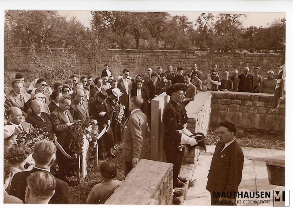 4.16.0076.jpg; 4.16.0076; Areal des ehemaligen KZ Gusen: Französische Gedenkveranstaltung beim ehemaligen Krematorium in Gusen;