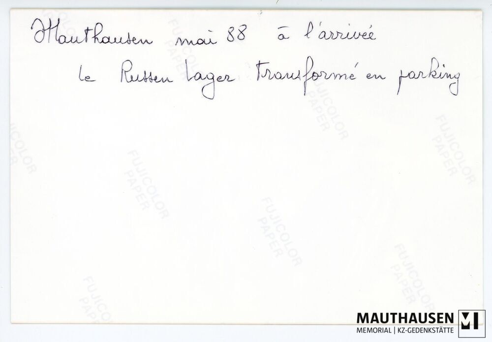 4.16.0100_RS..jpg; 4.16.0100; KZ Gedenkstätte Mauthausen: Ankunft von Teilnehmer*innen der internationalen Befreiungsfeier in Mauthausen, Mai 1988;