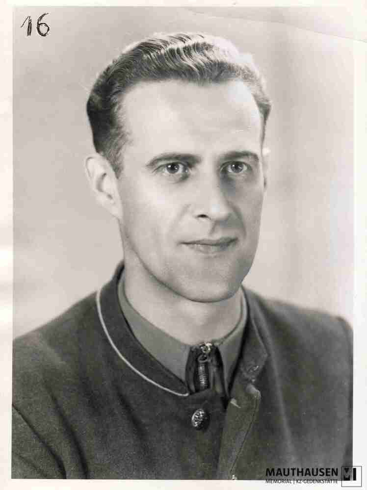 4.2.4.18.jpg; 4.2.4.18; KZ Mauthausen: Portraitfoto eines nicht identifizierten SS- oder Gestapoangehörigen ;