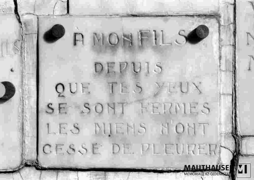 6.1.0182_01-03-182-01.jpg; 6.1.0182; Gedenktafel für einen unbekannten Deportierten; Gedenktafel