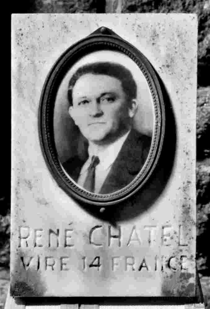 6.1.0229_01-03-229-01.jpg; 6.1.0229; Gedenktafel für Rene Chatel, mit Fotomedaillon; Tafel mit Fotomedaillon