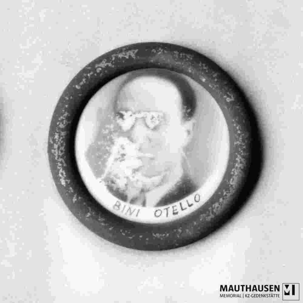 6.1.0250_3_01-13-001-03.jpg; 6.1.0250; Gedenktafel der Gemeinde Capraia e Limite mit 11 Namen und Fotomedaillons; Tafel mit Schrift und 11 Fotomedaillons