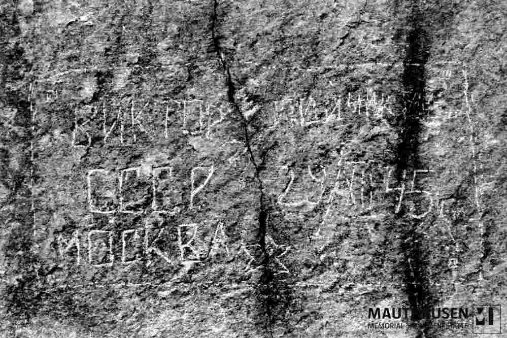 6.1.0564_02-00-002-01.jpg; 6.1.0564; Einritzung mit Namen in kyrillischer Schrift; Einritzung, neben Dokument 02-00-001-01