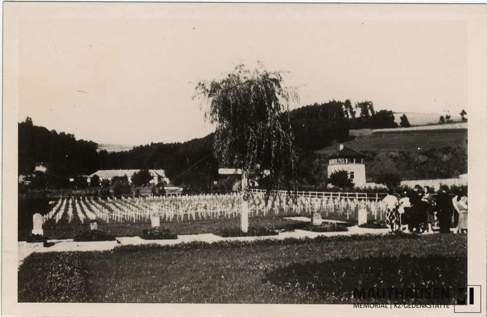 MM_4_15_010.jpg; 4.15.010; Areal des ehemaligen Konzentrationslagers Gusen: Blick auf den Camp Cemetary Gusen. ; Fotografie