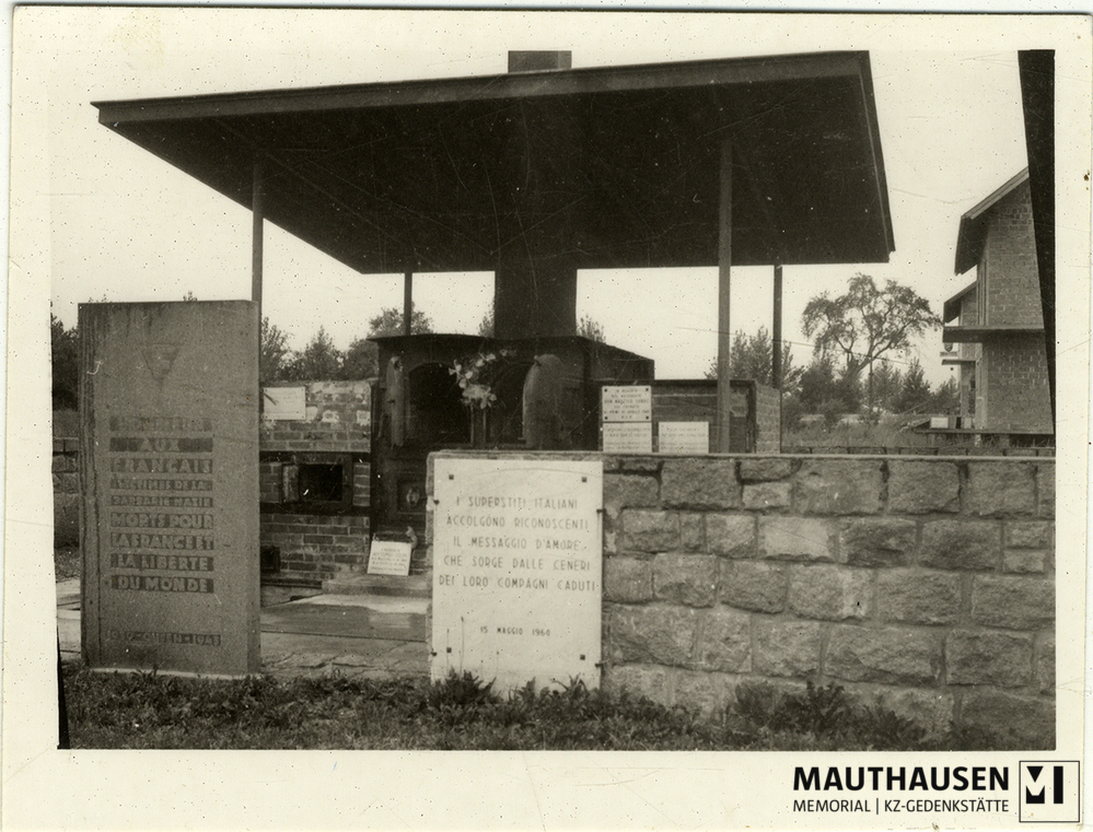 MM_4_15_012.jpg; 4.15.012; Areal des ehemaligen Konzentrationslagers Gusen: Die inoffizielle Gedenkstätte beim Krematorium. ; Fotografie