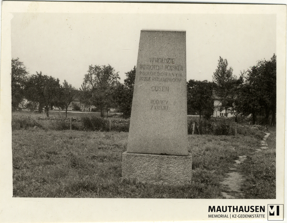 MM_4_15_020.jpg; 4.15.020; Areal des ehemaligen Konzentrationslagers Gusen: Polnischer Gedenkstein errichtet neben dem Gelände des ehemaligen Krematoriums.; Fotografie