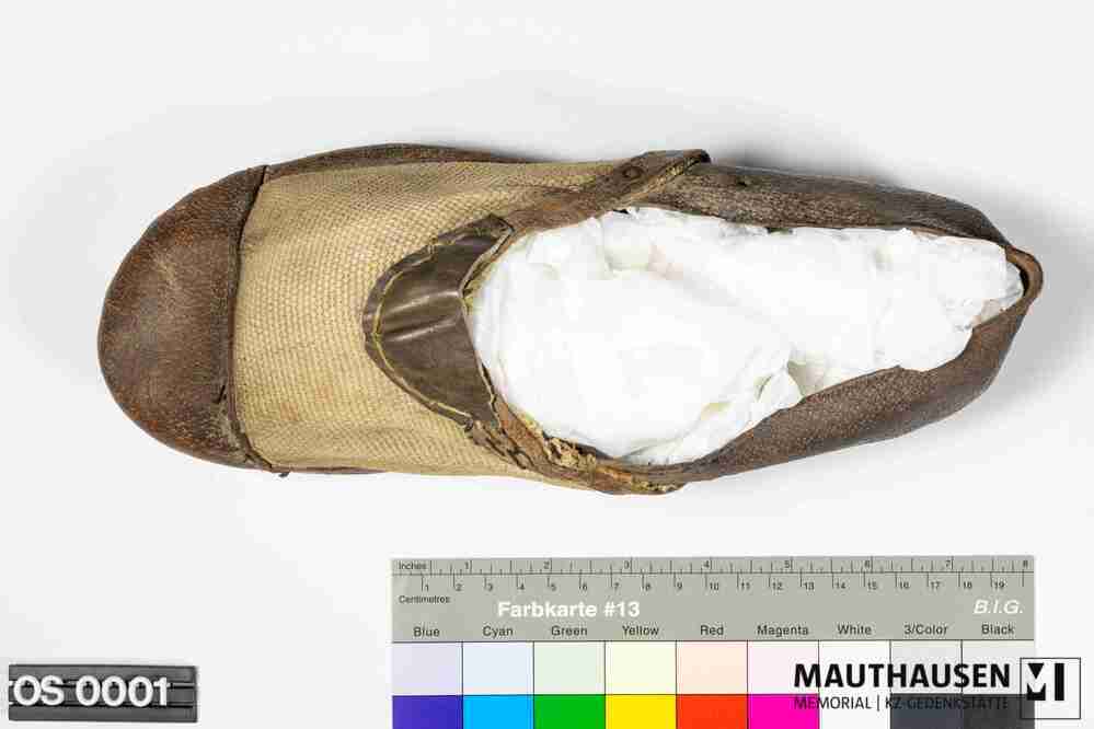 OS0001_1.jpg; OS0001; Schuh aus Textil und Leder mit Holzsohle; Schuh