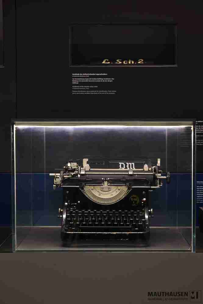 OS0011_5.jpg; OS0011; ; Schreibmaschine