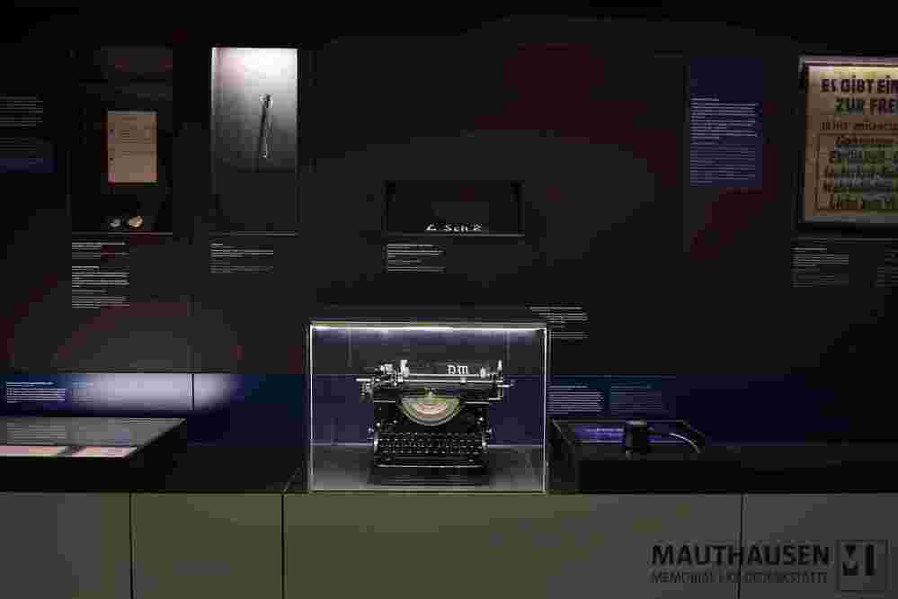 OS0011_6.jpg; OS0011; ; Schreibmaschine