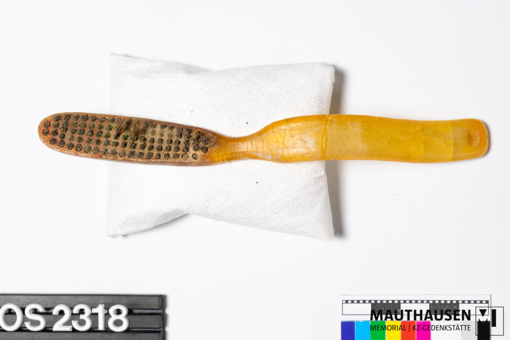 OS2318_3.jpg; OS2318; Zahnbürste (Archäologischer Fund); Zahnbürste